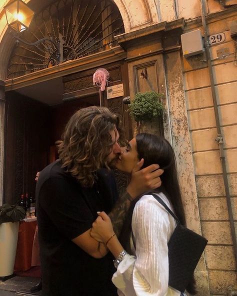 Romantic Kiss, The Love Club, Lovey Dovey, Photo Couple, This Is Love, Cute Relationship Goals, Perfectly Imperfect, Couple Aesthetic, Hopeless Romantic