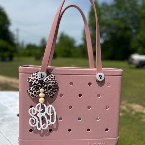 How To Style A Bogg Bag, Teacher Bogg Bag Ideas, How To Make Bogg Bag Charms, Bogg Bag Decorating Ideas, Swag Bag Ideas For Women, Diy Bogg Bag Charms, Boggs Bag, Bag Tassel Diy, Diy Bag Tags