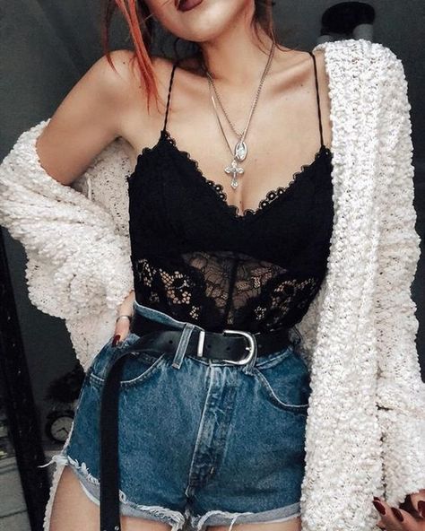 Bralette Outfit Summer, Vestiti Edgy, Random Outfits, Look Grunge, Bralette Outfit, Boho Grunge, Fashion Moments, Nice Outfits, Casual Styles