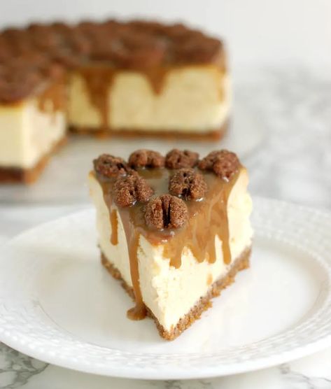 Bourbon Butterscotch Cheesecake with Spiced Pecans - Baking Sense® Bourbon Cheesecake Recipes, Butterscotch Cheesecake, Bourbon Cheesecake, Bourbon Dessert, Butterscotch Recipes, Butterscotch Cookies, Spiced Pecans, Pecan Cake, Baking Project