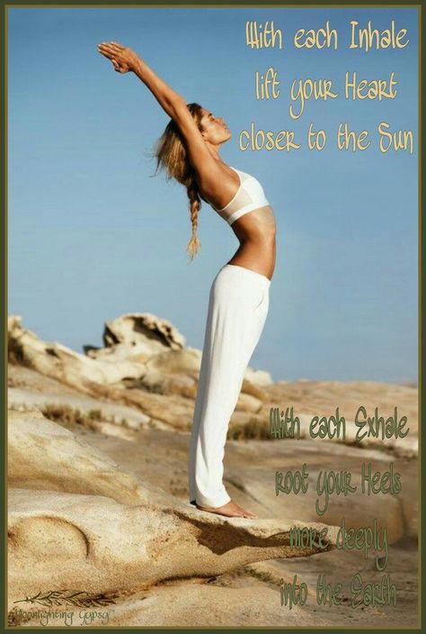 With each Inhale - lift your Heart closer to the Sun ~ With each Exhale - root your Heels more deeply into the Earth ॐ Namasté ॐ Photo Yoga, Yoga Photoshoot, Yoga Nature, Ashtanga Vinyasa Yoga, Sport Food, Sup Yoga, Yoga Pictures, Yoga Photos, Yoga Outfits