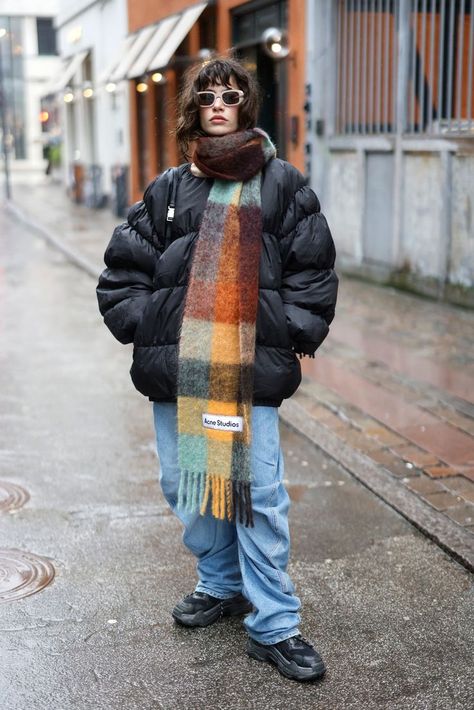 Ny Street Style 2022 Winter, Street Style Vogue, Danish Style Fashion Copenhagen, Cope Hagen Street Style, Street Style Fashion Week Winter 22/23, Copenhagen Winter Fashion, Acne Studios Street Style, Copenhagen Winter Outfit, Winter Copenhagen Style