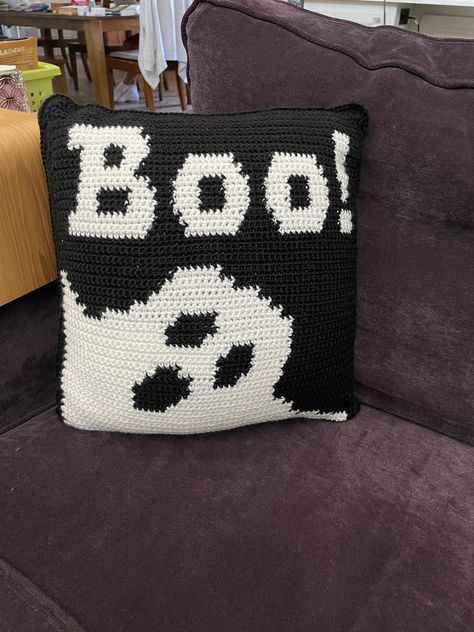 Crochet Halloween Pillow, Boo Pillow, Holiday Crafts Gifts, Ghost Pillow, Pillow Covers Pattern, Holiday Headbands, Pillow Crochet, Scary Decorations, Crochet Halloween