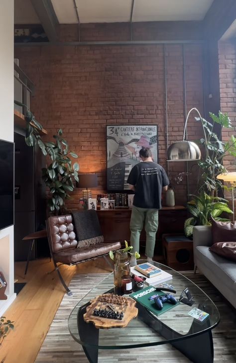 House Aesthetic Apartment, Male Home Aesthetic, Apartment Men Decorating, Edgy Studio Apartment, Nyc Apartment Men, Mid Century Modern Loft Apartment, Men Loft Apartment, Urban Maximalist Decor, Creative Living Room Design