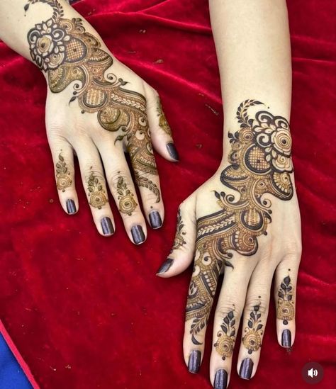 Henna Styles, Back Hand Mehndi Design, Mehndi Designs Simple, Back Hand Mehndi, Hand Mehndi Design, Mehndi Designs Bridal Hands, Arabic Henna, Modern Mehndi Designs, Very Simple Mehndi Designs