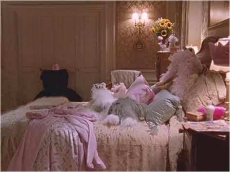 Lorelei Gilmore Room, Lorelai Gilmore Room, Emily Gilmore House, Rory Gilmore Bedroom, Rory Gilmore Room, Gilmore Girls Season 1, Tv Interior, Gilmore Girls Episodes, Emily Gilmore