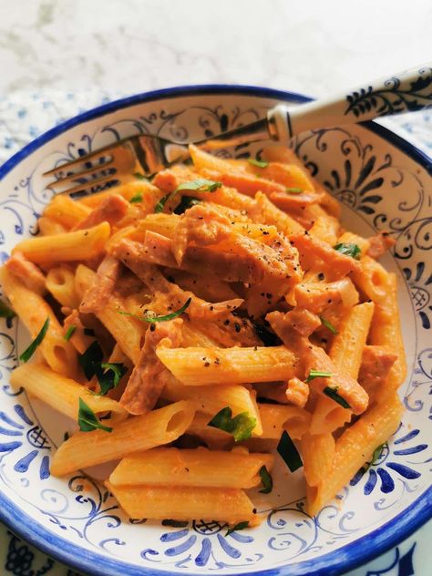 Creamy Ham and Tomato Penne al Baffo – The Pasta Project Ham Pasta Recipes, Winter Pasta Recipes, Easy Italian Pasta, Italian Pasta Recipe, Winter Pasta, Weeknight Pasta, Healthy Appetizers Easy, Tomato Pasta Recipe, Easy Pasta Dinner