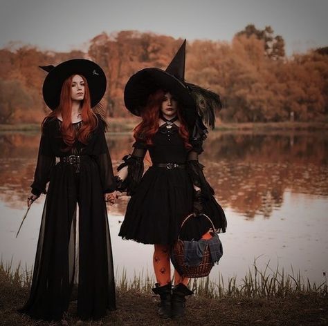 Witch Aesthetic Costume, Diy Witch Costume Women, Witch Halloween Costume For Women, Witch Inspired Outfit, Witch Costume Women, Diy Witch Costume, Halloween Costumes Witch, Witchy Photoshoot, Witch Costume Diy