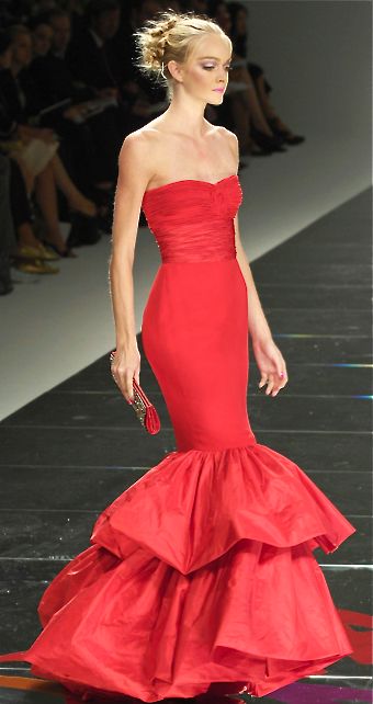 Valentino. Strapless #red trumpet gown. Grown Dress, Sons Wedding, Exquisite Dresses, Future Planning, Red Theme, Look Formal, Glamour Dress, Effortless Elegance, Looks Chic