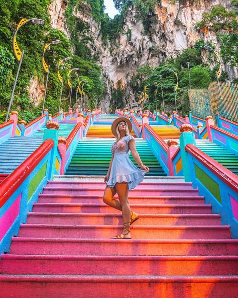 Batu Caves Temple Kuala Lampur, Hotel Kuala Lumpur, Batu Caves, Malaysia Travel, Putrajaya, Instagrammable Places, Destination Voyage, Beautiful Lakes, Kuala Lumpur