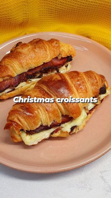 Emily Scott | Breakfast Ideas on Instagram: "CHRISTMAS CROISSANTS 🎅🥐. Christmas in a croissant! Give your breakfast a festive twist with these brie, bacon, cranberry & walnut croissants 😍. The most delicious sweet/salty combo, the croissants are filled with @stokes_sauces cranberry sauce, brie, chopped walnuts and @lanefarm smoked bacon before cooking in the air fryer/oven until crispy 👌. These would be a perfect breakfast for Christmas Day or Boxing Day. Save the recipe and give them a try! Recipe: 🧀 Using 1 croissant per person, slice as many croissants as required in half. 🥓 Spread each croissant with 1 tsp cranberry sauce. 🥐 Add 20g sliced brie, a few chopped walnuts (optional but they add a lovely crunch) and 1 slice of cooked bacon to each croissant, then sandwich together. 🧀 Breakfast For Christmas, Brie Cranberry, Emily Scott, Air Fryer Oven, Instagram Christmas, Christmas Cooking, Smoked Bacon, Boxing Day, Cranberry Sauce