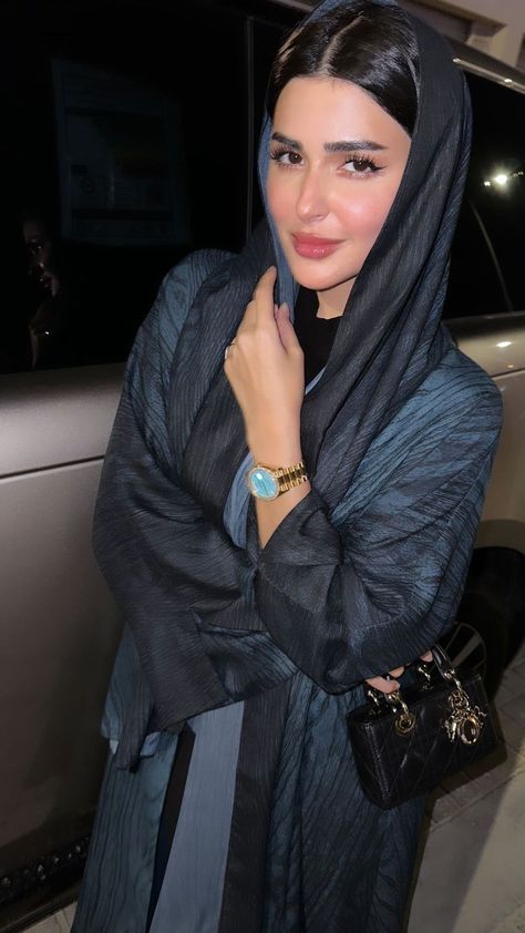 Haneen Alsaify, Abaya Style Dubai, Retro Dress Outfits, Head Scarf Outfit, Abaya Fashion Dubai, Asian Style Dress, Job Clothes, Hijabi Aesthetic, Trendy Dress Outfits