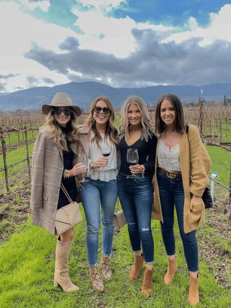 fall outfits for winery Rainy Day Winery Outfit, Casual Winery Outfit Fall, Napa Outfit Spring, Fall Winery Outfit Wine Tasting, Napa Birthday, Wine Weekend Outfit, Country Outfits Fall, Spring Country Outfits, Winery Outfit Ideas