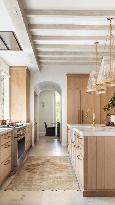 Marie Flanigan | Kitchen lighting: The Rigby Small Sconce and The Reese Pendant. ✨ #home #lighting #interiors #luxury #design #shop | Instagram Kitchen Decor Wood Cabinets, Kitchen Inspo Boho, Warm Modern Kitchen Design, Warm Modern Kitchen, Dining Library, Floating Ceiling, Marie Flanigan Interiors, Marie Flanigan, Marble Countertops Kitchen