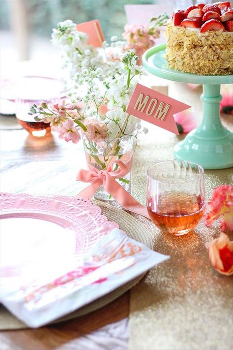 Mother's Day Home Decoration To Make Your Mom Happy - Cute Hostess For Modern Women Bloom Party, Mother's Day Brunch Menu, Diy Tablescapes, Black And White Balloons, Floral Napkin Rings, Mothers Day Desserts, Tea Party Table, Mother's Day Activities, Mothers Day Decor