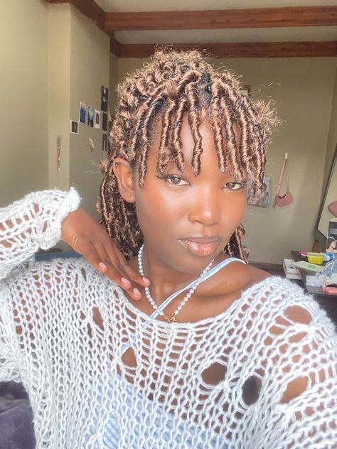 Butterfly Locks With Bangs, Short Butterfly Locs With Bangs, Butterfly Locs Bangs, Butterfly Locs With Highlights, Faux Locs Bangs, Butterfly Locs With Bangs, Faux Locs With Bangs, Loc Baddie, Locs With Bangs