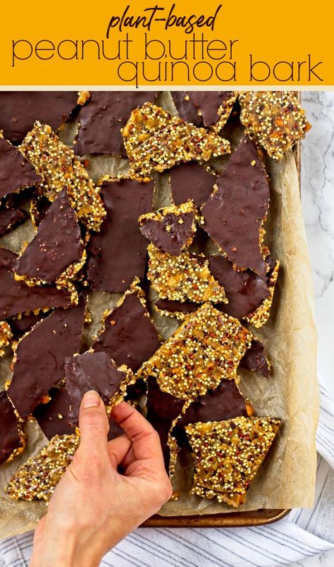 Plant-Based Peanut Butter Quinoa Bark  #chocolatebark #chocolatepeanutbutter #vegandessert #sugarfree Quinoa Candy, Quinoa Treats, Peanut Butter Quinoa, Quinoa Desserts, Biscuits Diététiques, Plant Based Desserts, Dessert Aux Fruits, Peanut Butter Lovers, God Mat