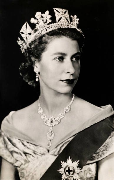 British Tiaras, Princess Alexandra Of Kent, Alexandra Of Kent, Ratu Elizabeth, Royal Engagement Rings, Young Queen Elizabeth, Rainha Elizabeth Ii, Reine Elizabeth Ii, English Royalty