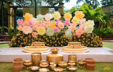 Sunflowers, Organza blooms and a hint of tropical paradise- the perfect blend for Vineeth and Bhavya’s beautiful Haldi Ceremony! 💛 ⁣ ⁣ Vineeth x Bhavya⁣ ⁣ Event planned and executed by @yellowplanners⁣ Photography: @vijayeesamandco Tropical Haldi Decor, Decoration Ideas Haldi, Haldi Entrance, Haldi Stage, Haldi Function Decoration, Haldi Backdrop, Haldi Decorations, Banana Leaf Decor, Mehndi Decoration