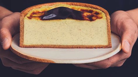 RECETTE - Le flan pâtissier, trucs et astuces de Ju Chamalo French Custard, Cake Stand Decor, Cake Decorating For Beginners, Flan Recipe, Savory Pastry, Oreo Cake, Pastry And Bakery, Cake Decorating Supplies, Cake Decorating Tips