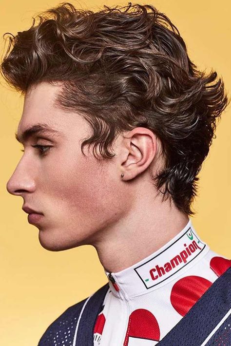 High Volume Hair, Vintage Haircuts, Style Curly Hair, Mens Hairstyles Curly, Undercut Haircut, Medium Length Curly Hair, Wavy Hair Men, Cool Hairstyles For Men, Slicked Back Hair