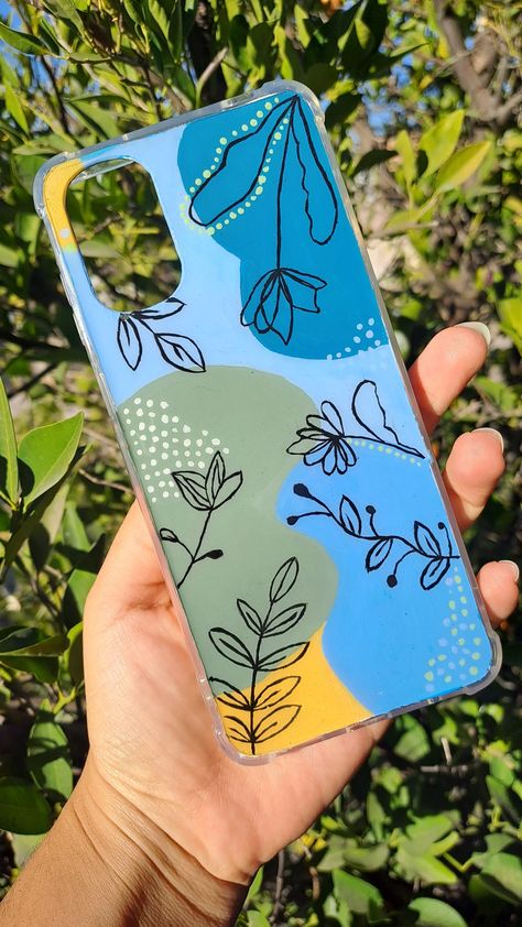 Mbl Cover Painting, Phone Backcover Paintings, Mobile Case Drawing, Mobile Cover Diy Handmade Painting, Diy Painted Phone Case Ideas, Handmade Phone Cover Ideas, Aesthetic Phone Cover Painting, Painted Phone Case Diy, Handmade Phone Case Painted