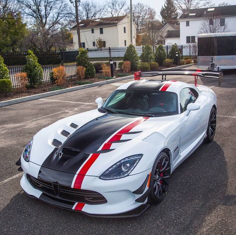 Dodge SRT Viper ACR painted in White w/ Black and red racing stripes Photo taken by: @farisfetyani on Instagram (@happyguy1963 on Instagram is the owner of the car) Srt Viper, Dodge Viper Srt10, Dodge Srt, Exotic Sports Cars, Bmw I8, Dodge Viper, Racing Stripes, Us Cars, American Cars