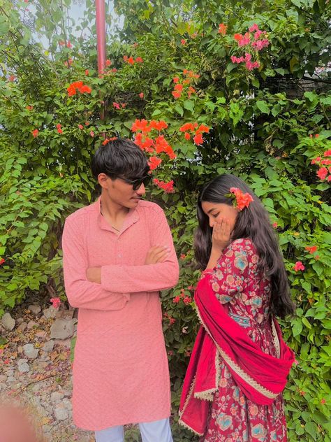 Indian Couple Aesthetic, Aj Logo, Phone Emoji, Aashiqui 2, Bharatanatyam Poses, Meldi Ma Hd Photo, Best Couple Pictures, Bride Photos Poses, Sister Poses