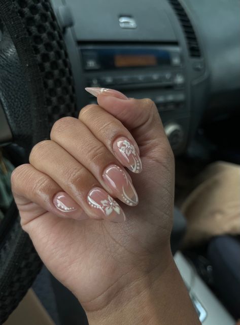 Almond Acrylic Nails With Flowers, Cute Nails Pearls, White French Top Acrylic Nails, Short Almond Birthday Nails, Almond Nails Designs Flowers, Almond Nails Flower Design, Almond Nails Flowers, Almond Nails Hibiscus, Almond Nails Flower Designs Summer