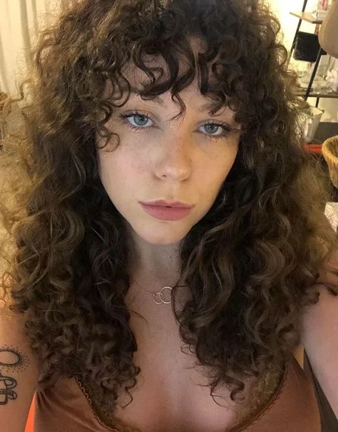 Curly Hair Front Bangs, Curly Straight Across Bangs, Wispy Bangs Round Face Curly Hair, Soft Wispy Bangs Curly Hair, 3b Curly Bangs, 2b Bangs, Whispy Curly Bangs, Wispy Bangs On Curly Hair, Curl Hair Bangs