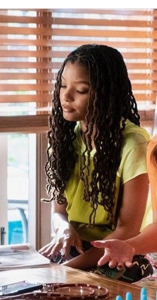 Loc Girl Aesthetic, Models With Locs, Chloe Bailey Locs, Halle Bailey Locs, Halle Bailey Hair, Chloe And Halle, Beautiful Dreadlocks, Protective Hairstyles Braids, 4c Hairstyles