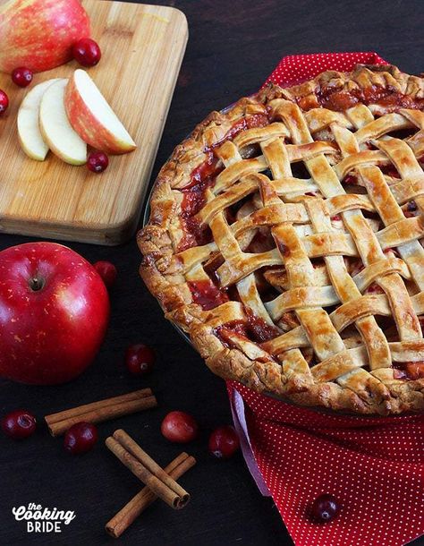 Cranberry apple pie is a festive twist on a classic dessert. Cranberries and raisins are baked with sweet apples and spices in a sweet glazed homemade pie crust. Cranberry Pie Filling, Pie Lattice, Cranberry Apple Pie, Lattice Pie Crust, Lattice Pie, Apple Cranberry Pie, Holiday Pie, Thanksgiving Desserts Table, Homemade Pie Crust Recipe