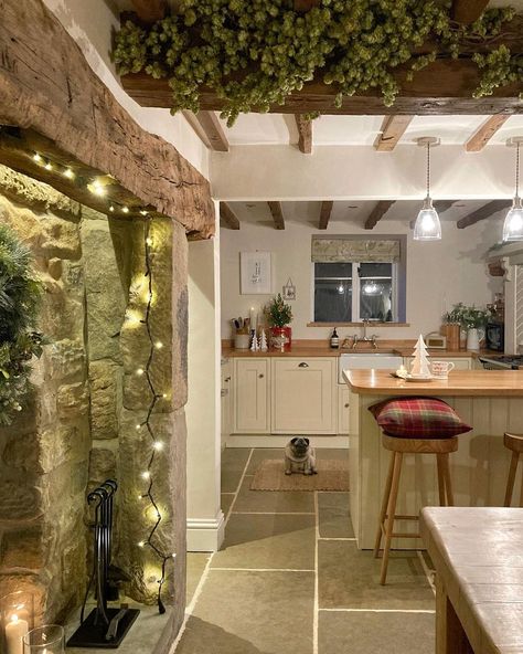 Cosy Kitchen, Nice Weather, Cottage Interior, Cottage Kitchens, Cottage Interiors, Remember Me, Creative Home Decor, Cottage Living, Cottage Kitchen