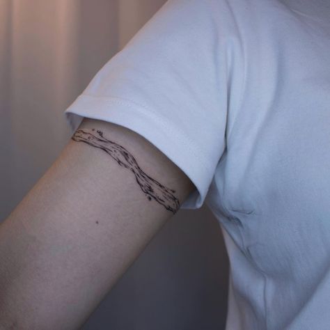 Waves Armband Tattoo, Tattoo Waves, Arm Cuff Tattoo, Around Arm Tattoo, Cuff Tattoo, Band Tattoo Designs, Armband Tattoo Design, Small Girl Tattoos, Hand Poked Tattoo