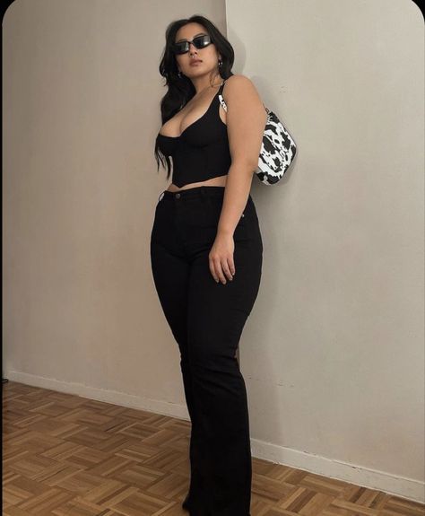 Curvy Outfits Night Out, Plus Size Night Out Outfit Summer, Fashion Inspo Plus Size, Fashion Inspo Outfits Plus Size, Night Out Outfit Curvy, Mid Size Girl Outfits, Chubby Fashion Outfits, Mid Size Girl, Fat Outfits