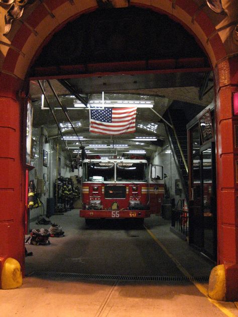 Fdny Firehouse, Firefighter Paramedic, Firefighter Pictures, Fire House, Fire Life, Fire Equipment, Rescue Vehicles, Fire Brigade, Fire Fighter