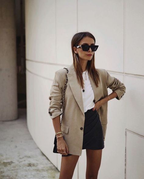 Simple Work Outfits, Blazer Fits, Look Retro, Mode Casual, Looks Street Style, 2020 Fashion, Long Blazer, Mode Inspo, Womens Fashion For Work