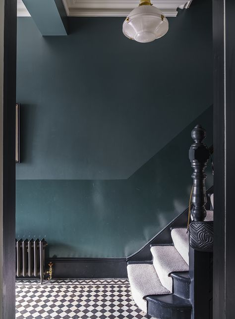 12 Hallway paint ideas for an elegant entryway - The English Home Hallway Paint Colors, Blue Hallway, Two Tone Walls, Hallway Paint, Inchyra Blue, Hallway Colours, Dark Hallway, Elegant Entryway, Dark Paint Colors