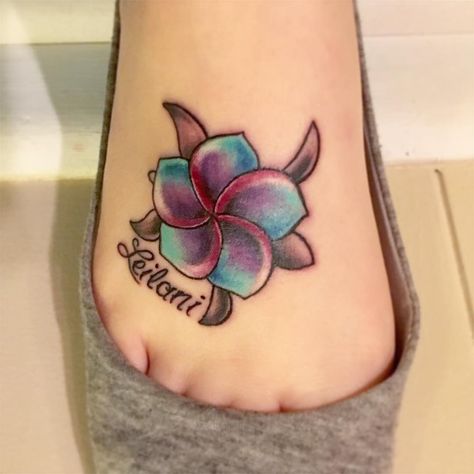 Photo by (eurekaitschelsea) on Instagram |  #leilani, #inkedmom, #plumeriaflower, #seaturtle, #foottattoo, #plumeriatattoo, #seaturtletattoo Leilani Tattoo Name, Leilani Tattoo, Plumeria Tattoo, Sea Turtle Tattoo, Inkbox Tattoo, Tattoo Name, Foot Tattoo, Name Tattoos, Foot Tattoos