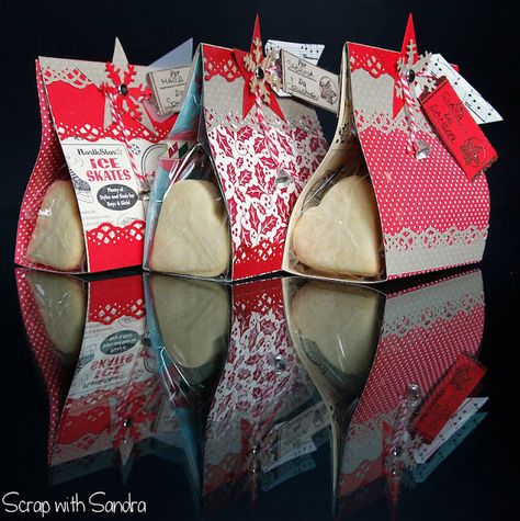 Scrap with Sandra: Biscotti e confezioni per Natale Married Christmas, Cookie Box, Christmas Stockings, Scrapbooking, Gift Wrapping, Packaging, Sewing, Holiday Decor, Christmas