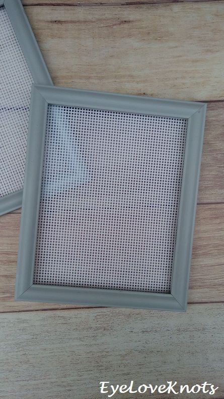 Earring Frame Diy, Mesh Earring Holder Diy, Organize Earrings Ideas, Earring Rack Diy, Pierced Earring Holder Diy, Picture Frame Earring Holder Diy, Ear Ring Holder Diy, Earing Holder Diy Organizers, Diy Earing Displays