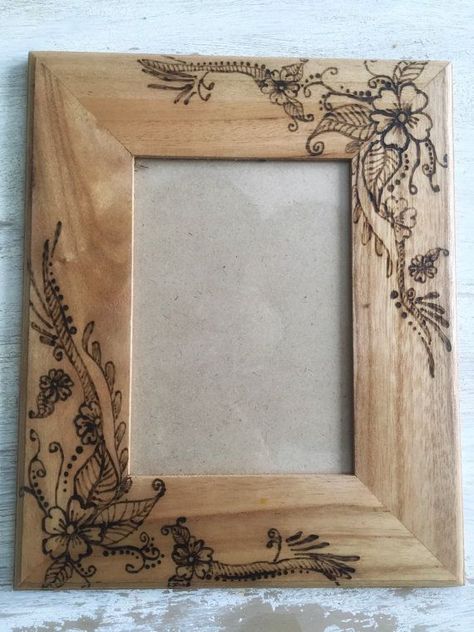 Wood Burned Frames, Burned Flower, Wood Burning Tips, Wood Burning Stencils, Wood Burning Techniques, Wood Burn Designs, Pyrography Patterns, Woodburning Projects, Wood Burning Crafts