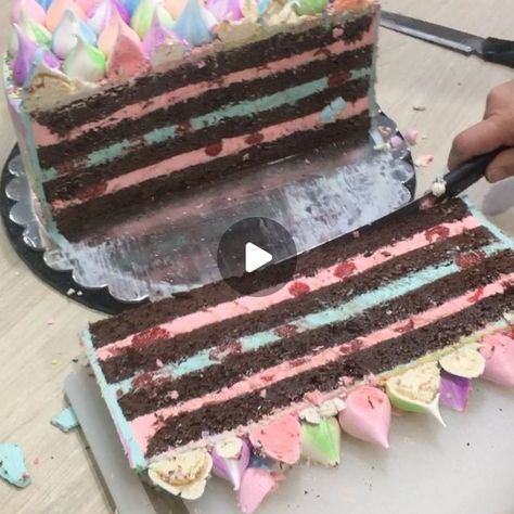 29K likes, 1,409 comments - katherine_sabbath on June 9, 2017: "A fine example of how to cut my whopper of a cake into responsible servings! The best thing about this is, you can always go back for sec...". Cut Cake Ideas, How To Cut A Wedding Cake, How To Cut A Cake For Serving, How To Cut A Cake, Katherine Sabbath, Knife Skills, Knife Skill, Tall Cakes, Cake Box