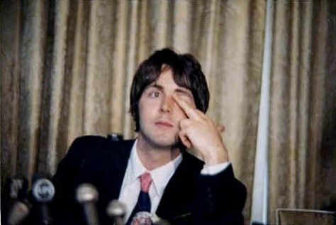 John Lennon And Paul Mccartney, Linda Eastman, Flip Off, Apple Records, Love My Man, The Fab Four, Press Conference, Lady And Gentlemen, Paul Mccartney