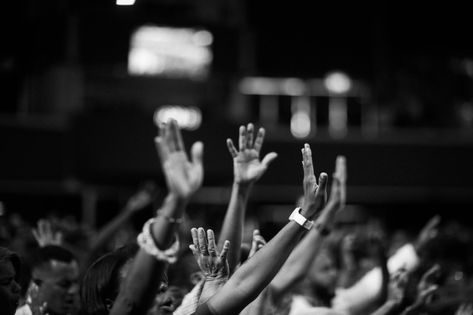 Confession Prayer, Prayer Meeting, Black Church, Worship God, Follow Jesus, Black Community, Praise And Worship, People Photography, Daily Devotional