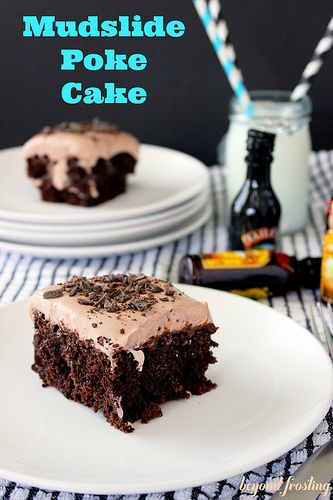 Mudslide Poke Cake Beyond Frosting, Pudding Frosting, Frosting Cake, Dump Cakes, Cake Coffee, Boozy Desserts, Poke Cake Recipes, Decadent Chocolate Cake, Poke Cakes