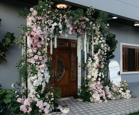 Entrance Gate Wedding, Wedding Gate Decoration, Wedding Dais, Entry Arch, Dekorasi Wedding, Wedding Gate, Gate Decoration, Wedding Entrance Decor, Entrance Gate