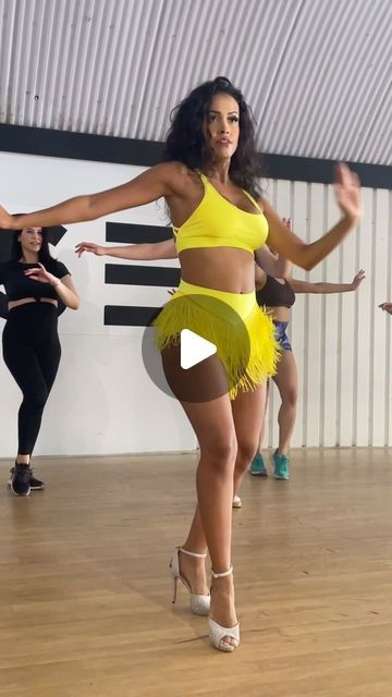 Samba Dance Outfit, Salsa Outfit Dance, Salsa Dance Outfit, Choreography Ideas, Salsa Moves, Salsa Outfit, Salsa Dancing Outfit, Brazilian Samba, Samba Dance