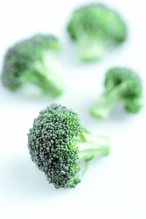 Cook Fresh Broccoli, Clean Meal Plan, How To Cook Broccoli, Health Essentials, How To Make Broccoli, Anti Dieting, Healthy Bacteria, Fresh Broccoli, Whole Grains