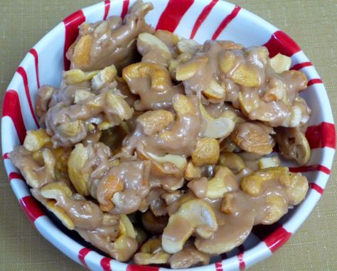 Butter Toffee Cashew Pictures Of Cupcakes, Cashew Recipes, Striped Bowl, Butter Toffee, Candy Recipes Homemade, Candy Cakes, Coconut Curry Chicken, Nut Recipes, Homemade Candies